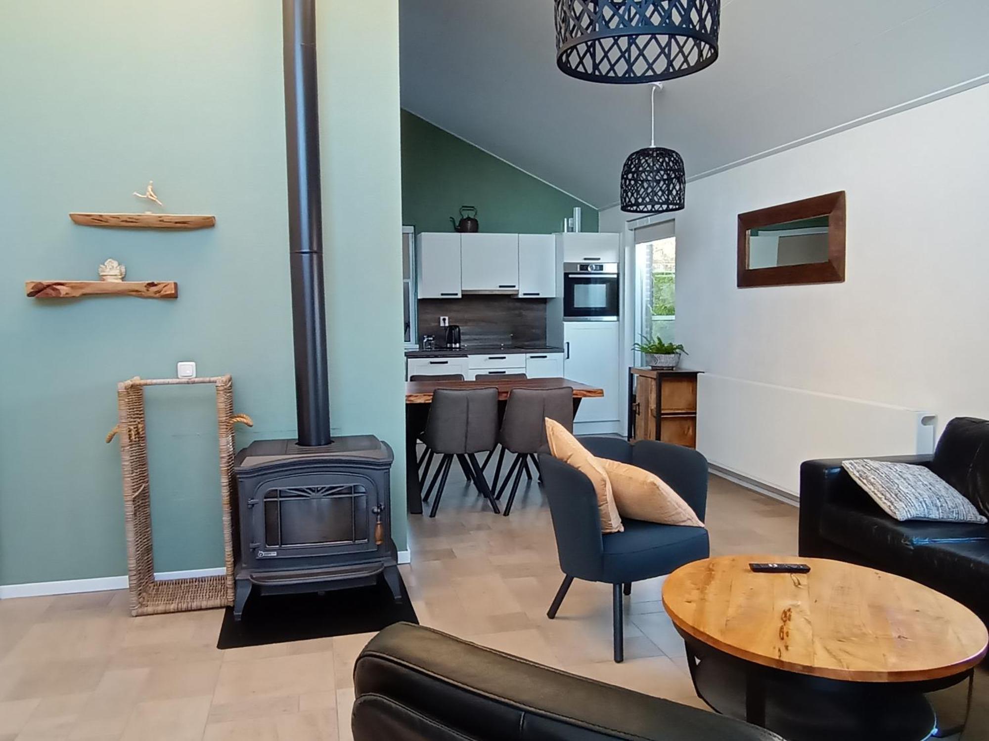 Vakantiewoning Met Serre En Airconditioning Tzummarum المظهر الخارجي الصورة